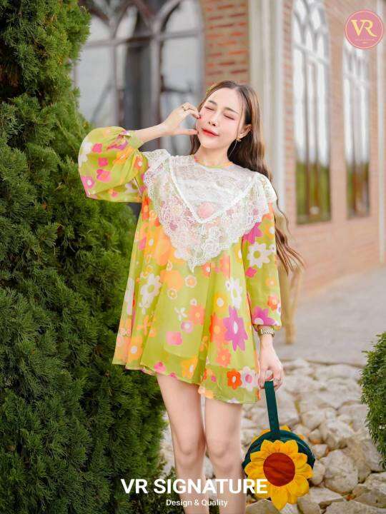vr-dress-สั้น-แขนยาว-ช่วงบนแต่งผ้าลูกไม้-แต่งดอกไม้ช่วงอก-ทรง-oversize-พิมพ์ลวดน่ารัก-เนื้อผ้าชีฟองเนื้อดีใส่สบายสุดๆ