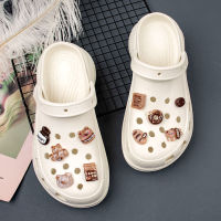 10ชิ้น Crocs Jibbitz เครื่องประดับ DIY รองเท้าที่มีสเน่ห์แวววาวหมีสีช็อคโกแลตของตกแต่งขนมปังโดนัทที่ถอดออกได้หัวเข็มขัดสำหรับ Crocs