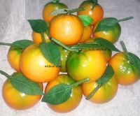 ผลส้มเขียวหวานปลอมมีใบ ผลไม้ปลอมขนาดเท่าผลไม้จริง ผลไม้ยางพาราเสมือนจริง จำนวน 1 ผล