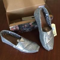 รองเท้า TOMS รุ่น Silver Heringbone   l แท้ 100%