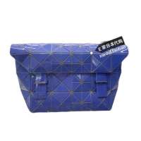 [BAOBAOIssey Miyake] issey Miyake counter Single Shoulder Messenger Bag mens and womens flip handbag geometric Lingge underarm Cross Body