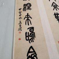 Wu Changshushen Laiming, Seal Script, Couplet,การประดิษฐ์ตัวอักษร,การประดิษฐ์ตัวอักษรและภาพวาด,ความละเอียดสูง,ไมโครสเปรย์,ม้วนภาพแต่งผนังโบราณ,การตกแต่งห้องนั่งเล่น