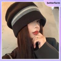 BETTERFORM ฤดูหนาวที่อบอุ่น หมวกถักนิตติ้ง ป้องกันหู กันลม หมวกให้ความอบอุ่น ของใหม่ ลำลองแบบสบายๆ หมวกกันความร้อน สำหรับผู้หญิง