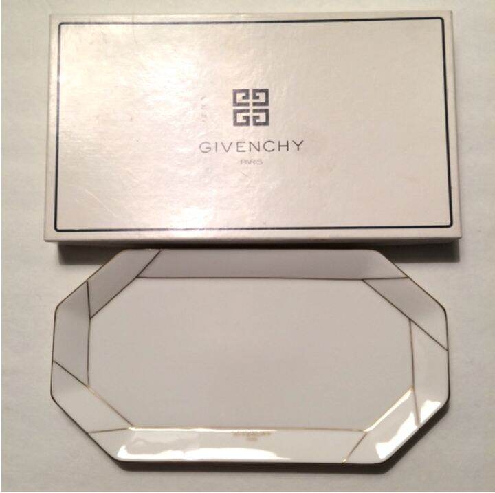 Đĩa đựng bánh mì Givenchy Yamaka 