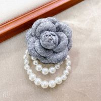 Fashion Women Elegant Korean Style Camellia Pearl Brooches Pins Fashion Cloth Flower Wedding Party Exquisite Brooch Pin Badges