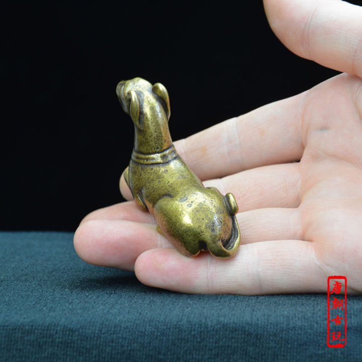 high-quality-คลาสสิกจีนชาสัตว์เลี้ยงเล่นชิ้นส่วนเครื่องประดับทองเหลือง-wangcai-ทองแดงสุนัขฟอร์จูนเครื่องทองสัมฤทธิ์การศึกษา-paperweight-ทองแดงหล่อพระพุทธรูปทิเบตเนปาล