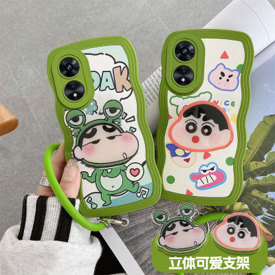 Phone Case เคส OPPOReno8T OPPO Reno8 T 5G ลายการ์ตูนน่ารักสีเทียน Shin-Chan ปกป้องเลนส์จากคลื่นใหญ่ฝาครอบพร้อมตัวยึดอ่อนและสร้อยข้อมือซิลิโคน2023ดีไซน์ใหม่