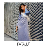 [FAFALU Luna Dress] Blue Luna Dress เดรสทรงตรงยาวสีฟ้า คลุมเข่า ผ่าข้าง แขนยาว แต่งด้วยขนนก