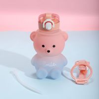 【LZ】✑☈  1 Litro Garrafa de Água para Crianças Copo com Caneca de Palha Urso Kawaii Verão Esporte Ao Ar Livre Plástico Meninas Escola Bonito Beber Copo