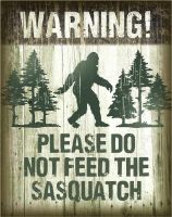 คำเตือน! โปรดอย่าป้อน Sasquatch ป้ายดีบุกของตกแต่งผนังโลหะแนววินเทจผลิตในสหรัฐ