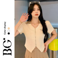 BG World เสื้อยืดหญิง เสื้อครอปคอปกโปโลทรงสลิมฟิต การออกแบบซิป BG085