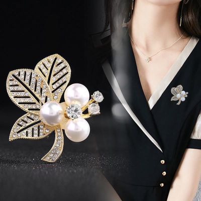 Korean color gingko leaf brooch anti stray button brooch womens flower collar fashion accessories