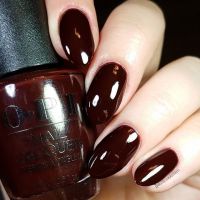 OPI สี Complimentary Wine  สีแดงคลาสสิกเข้มๆ ทามือไหนก็ขาวค่าา แท้ 100%