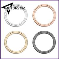 MOTORS-192 SHOP 2ชิ้นของจริงน้ำหนักเบามากพวงกุญแจพวงกุญแจรถสำหรับผู้ชายพวงกุญแจจี้ที่มีความคิดสร้างสรรค์ของขวัญ