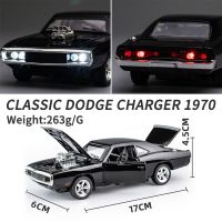 1/32 Dodge โมเดลรถโลหะผสมรถขนาดเล็กจำลองพวงมาลัยล้อหล่อเสียงและไฟสำหรับของเล่นของสะสมของเด็กผู้ชาย