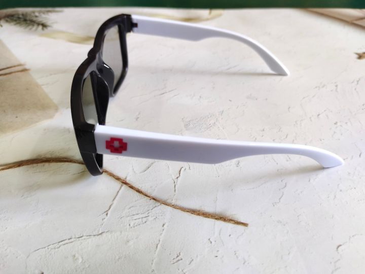สุดคุ้ม-แว่นตากันแดด-แว่นตาแฟชั่น-เลนส์ดำออโต้-polarized-ออกแดดเปลี่ยนสี-ทรงสวย-น้ำหนักเบา-สินค้าพร้อมส่งในไทย-รุ่น-9911bs