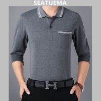 SEATUEMA เสื้อยืดสีทึบ ชายวัยกลางคนแขนยาวพิมพ์เสื้อด้านล่างกระเป๋าจริงไม่จางหายคอสูงเสื้อโปโลผ้าฝ้ายเต็มรูปแบบ