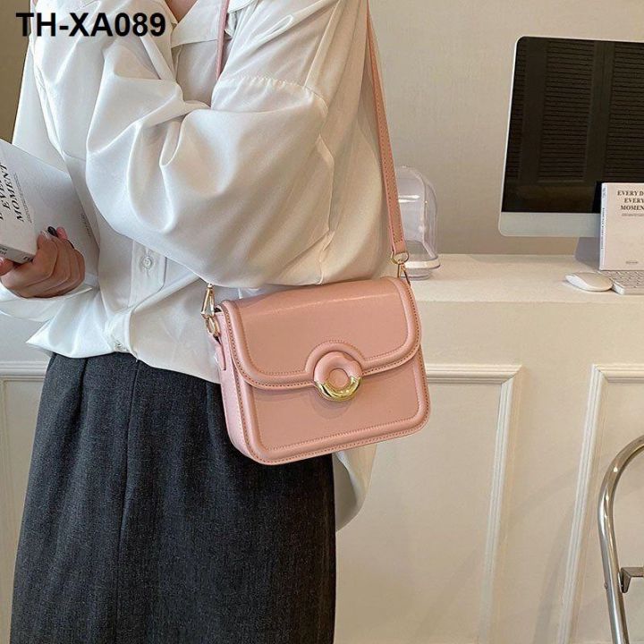 กระเป๋ายอดนิยมในปีนี้-messenger-กระเป๋าผู้หญิงเรียบง่ายแฟชั่นอินเทรนด์ใหม่กระเป๋าสี่เหลี่ยมเล็กสไตล์เกาหลีกระเป๋าสะพายไหล่เรียบง่าย