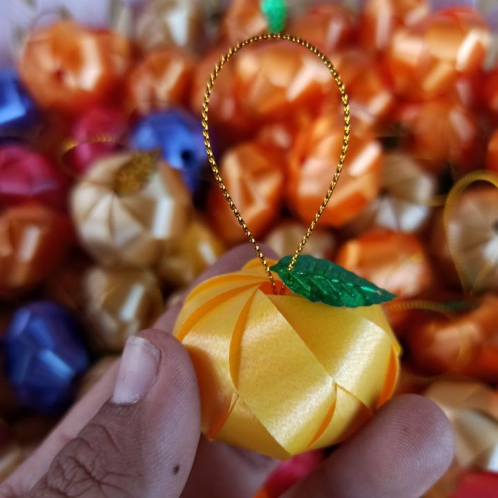 (แพ็ค 100 ชิ้น 220 )บาทเหรียญโปรยทานตัวเปล่า ลูกส้ม สีเหลืองทอง