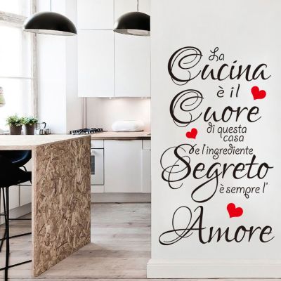 [24 Home Accessories] สติ๊กเกอร์ติดผนัง La Cucina E Il Cuore Di Questa Casa อิตาเลี่ยนประโยคคำคมภาพจิตรกรรมฝาผนังไวนิล Stripe ตกแต่ง Decals HJ0260