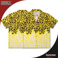 Suikone เสื้อผู้ชายแขนสั้นพิมพ์ลายเสือดาวสีเหลืองทรงหลวม