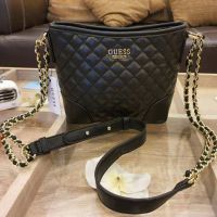 กระเป๋าสะพาย Guess Crossbody bag  หนังเย็บลายตารางนิ่ม สายสะพายโซ่ยาวปรับระดับได้