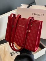 High-end red bag 2023 new fashion bridal bag explosive style tote shoulder bag womens bag versatile commuting bag 【QYUE】