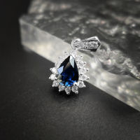 Sapphire Diamond Pendant จี้สร้อยคอเพชรแซฟไฟร์ พลอยแซฟไฟร์แท้สีน้ำเงินเข้มธรรมชาติ ประดับล้อมด้วยเพชรแท้ ตัวเรือนทองขาว18k