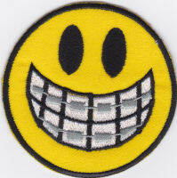 iron on patch Embroidery Smiley with braces 7.5 cm ใบหน้าที่ยิ้ม เหล็กดัดฟัน ตัวรีด เย็บติดผ้าประเทศไทย โลโก้ปัก มีกาวสำหรับรีด ตกแต่งเสื้อผ้า