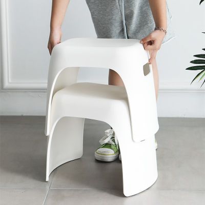 Chor Chang เก้าอี้พลาสติกทรงเตี้ย สำหรับงานนั่งทั่วไป หรือประยุกต์ วางสิ่งของได้ ตกแต่งภายในครัวเรือน