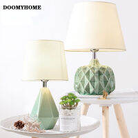 DOOMYHOME Gratis Ongkir โต๊ะเซรามิกสีเขียวเพชรนอร์ดิกหลอดไฟสำหรับห้องนอนโคมไฟหัวเตียงแบบสมัยใหม่ห้องนั่งเล่นโคมไฟเซรามิกหลอดไฟสำหรับห้องนอน