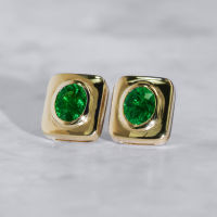 Tsavorite Earring ต่างหูซาโวไรท์ โกเมนแท้สีเขียวสด เนื้อสะอาดมาก ตัวเรือนเป็นทอง18k