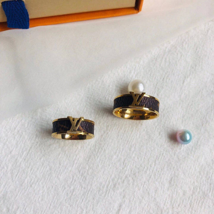 louis-แหวนสำหรับสตรีและผู้ชายขายแบรนด์-copy-original-index-แหวนนิ้วมือแหวนทำมืออุปกรณ์เสริม-r-r-หนังผู้หญิงแหวนวันเกิดแหวนคู่แหวน83124