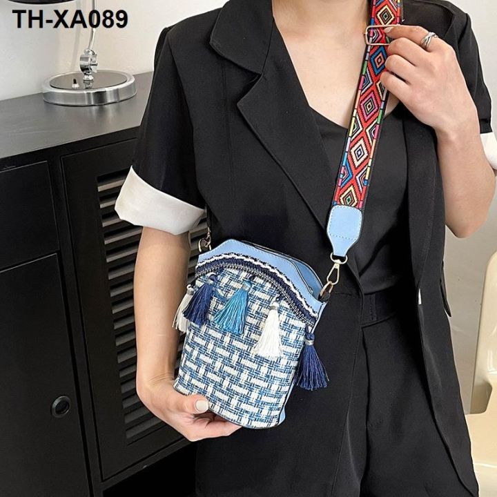 the-new-2023-national-shoulder-bag-are-aslant-bucket-niche-design-texture