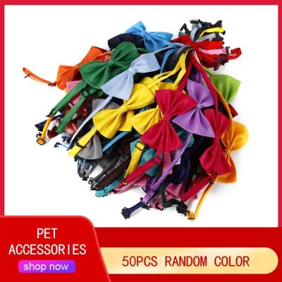 （PAPI PET）เนคไทสีแบบสุ่มน่ารักสำหรับสุนัขและลูกสุนัข50ชิ้น,เครื่องประดับสัตว์เลี้ยงปกคอเจ้าบ่าวแมวสำหรับสัตว์เลี้ยง