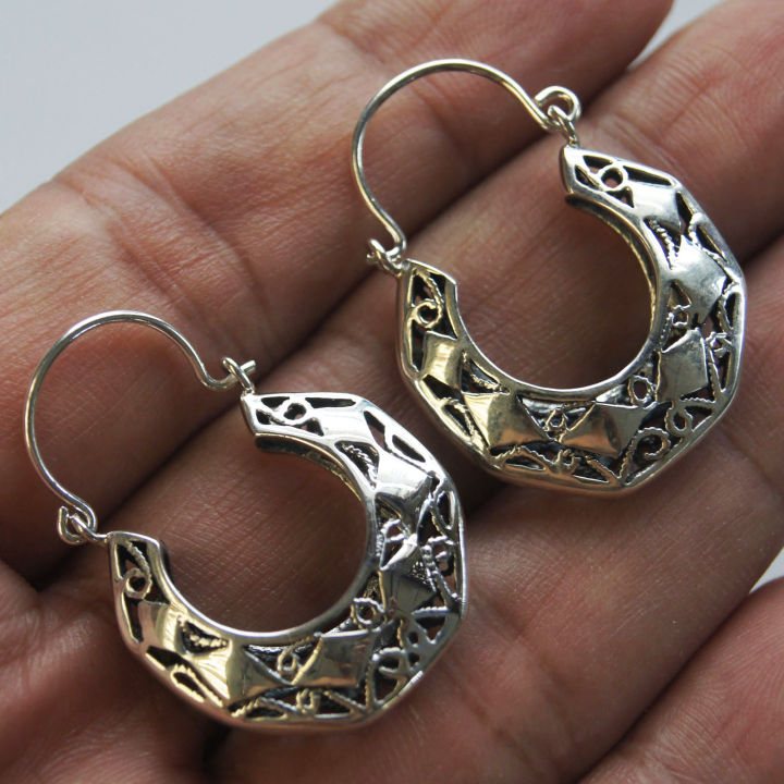 lovely-flower-earrings-sterling-silver-nice-ดอกไม้สวยงามไทยตำหูเงินกระเหรี่ยงทำจากมือชาวเขางานฝีมือสวยของฝากที่มีคุณค่าของฝากถูกใจน่ารัก