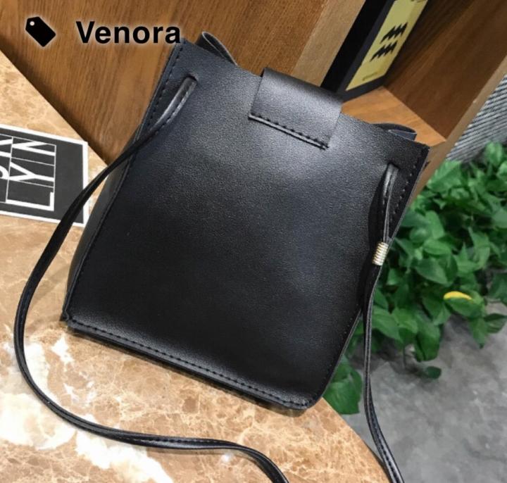 venora-กระเป๋าสะพายข้างทรงขนมจีบ-พร้อมส่ง-สีดำ