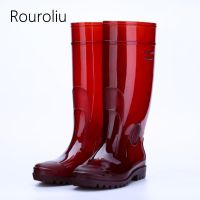 Rouroliu รองเท้าบูทกันฝนสำหรับผู้ชาย,รองเท้าผู้ชายกันน้ำได้กันลื่นรองเท้าบูทหน้าฝนสูงถึงเข่า RT349