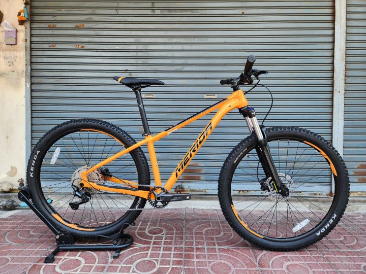 new-จักรยานเทรลไบค์-merida-bigtrail-200-2023-สี-orange-black-เริ่มต้นไปแบบสนุกๆกับ-big-trail-200-รถในตระกูลเทรลฮาร์ทเทรลระดับ-entry-level-ในราคาเบาๆ