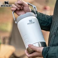 STANLEY THE ICEFLOW FLIP STRAW JUG . ขนาด 40Oz/1.18L และ 64Oz/1.9L.