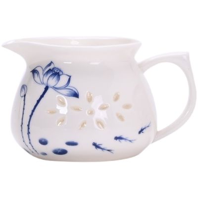 Chinese Teaware 200ml Handpaited Lotus Jug Tea Pitcher Jingdezhen Blue and White Porcelain Ceramic Milk Coffee Latte Pot