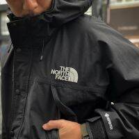 THE NORTH FACE 1990แจ็กเก็ต Jaket Daki Gunung ผู้ชายสไตล์ญี่ปุ่นคลาสสิกแจ็คเก็ตกันน้ำใส่กลางแจ้งเดินทางแจ๊กเก็ตกันหนาวสำหรับปีนเขา