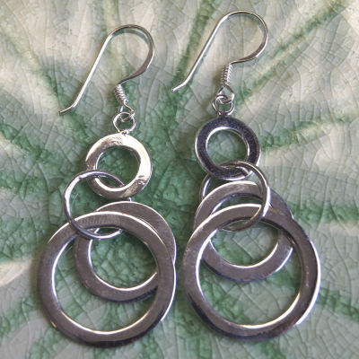 Thai lovely circle dangle earrings sterling  silver beautiful gift วงกลมห้อยน่ารักไทยสวยงามลวดลายไทยเท่ตำหูเงินสเตอรลิงซิลเวอรใช้สวยของฝากที่มีคุณค่า ฺ