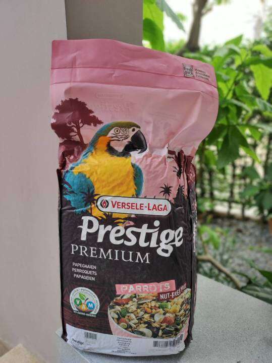 versele-laga-prestige-parrots-ตักแบ่ง-0-5-kg-nut-free-อาหารนก-นกแก้วมาคอร์-macaw-สูตรแพ้ถั่ว-nut-free-take-food-from-10-kg-vacuum-package