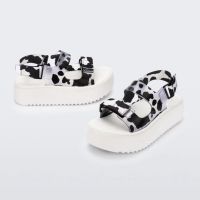 2023 Melissa Adult Muffin Thick Soled Shoes Retro Womens Sports Cow Print Casual Beach Shoe Ladies Non-slip Jelly Sandals MN073