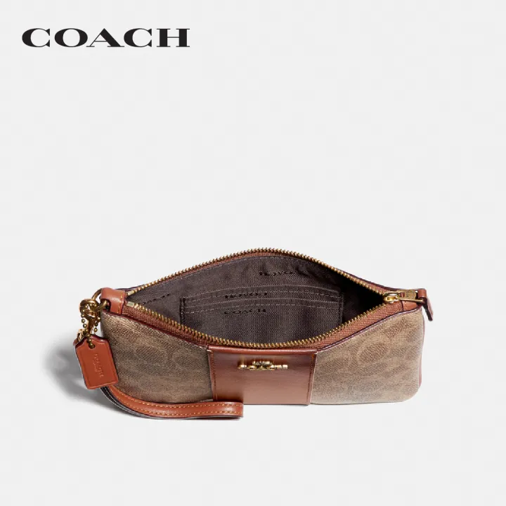 coach-กระเป๋าคล้องมือขนาดเล็กผู้หญิงรุ่น-small-wristlet-in-colorblock-signature-canvas-สีครีม-32445-b4nq4