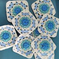 นอร์ดิกโครเชต์หลากสี Doilies ที่รองแก้วลายดอกไม้ Square10cm ถักมือแผ่นรองจานจานอาหารค่ำคริสต์มาสปาร์ตี้30ชิ้น