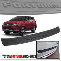 กันรอยท้าย กันรอยกันชนท้าย รุ่น โตโยต้า ฟอร์จูนเนอร์ TOYOTA FORTUNER ปี 2015 - 2023 สีดำด้าน มีโลโก้ 1 ชิ้น