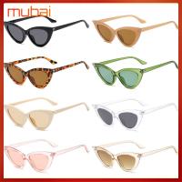 MUBAI ทรงสามเหลี่ยม แว่นตากันแดดทรงตาแมว Y2K การป้องกัน UV400 สีดำเฉดสี ทันสมัยและทันสมัย แว่นตากันแดดแบบย้อนยุค สำหรับผู้หญิง