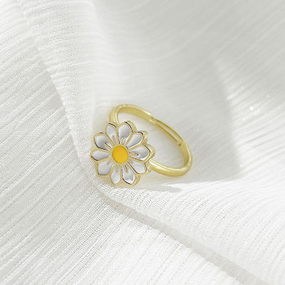 [COD] แหวนผีเสื้อดอกเดซี่แบบหมุนได้แบบใหม่แหวนเปิดปรับได้แหวนดอกไม้ห้ากลีบ